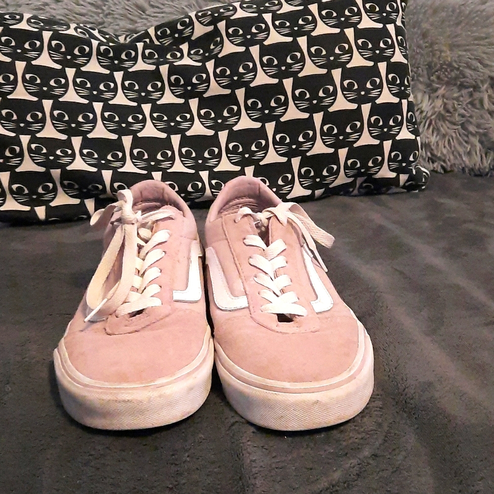 Salmon suede Vans